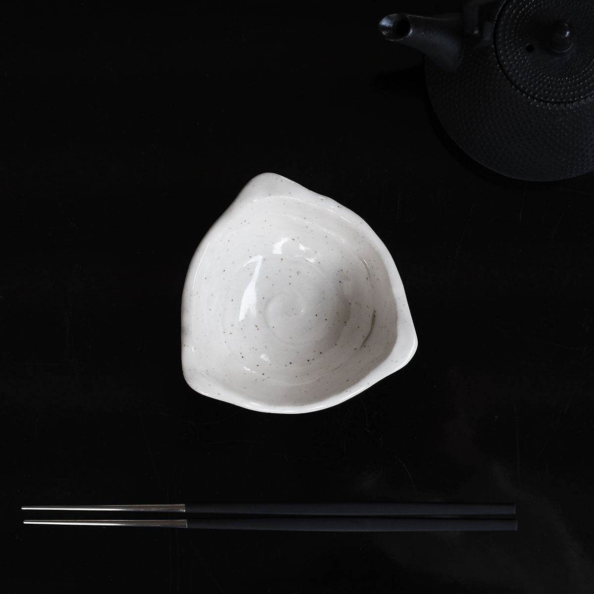 【取り寄せ商品】饗の器 きょうのうつわ -M.STYLE- 三角小鉢11cm 4色【日本製】 KU0509