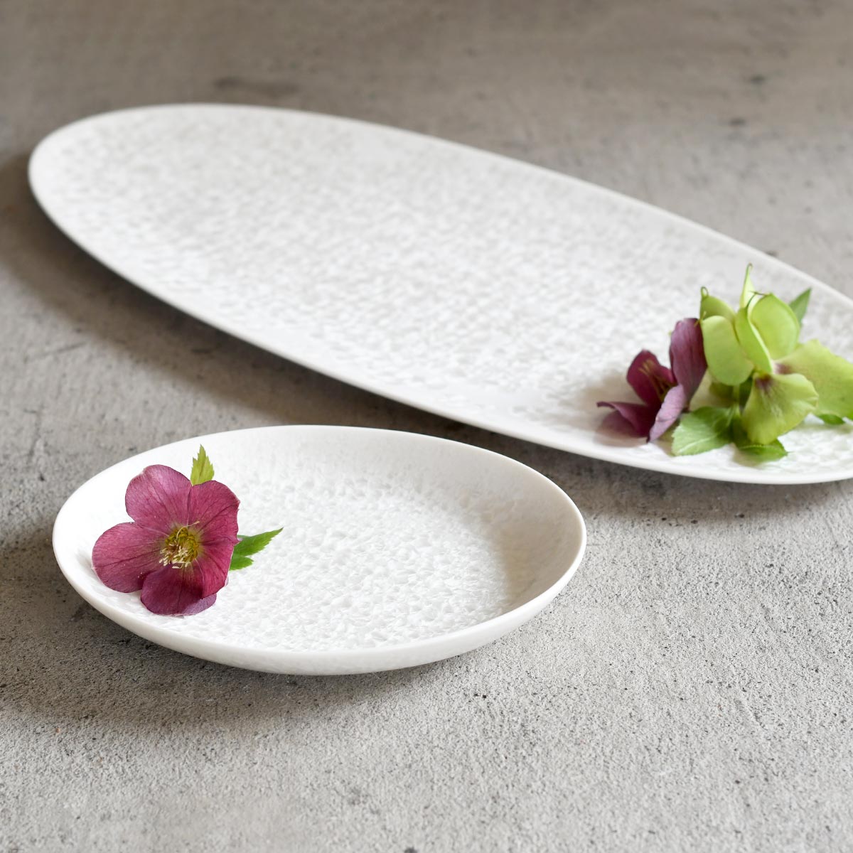 【取り寄せ商品】咲 SAKU(隠れ窯) オーバルプレート 40.5㎝ MJ118-421 ホワイト