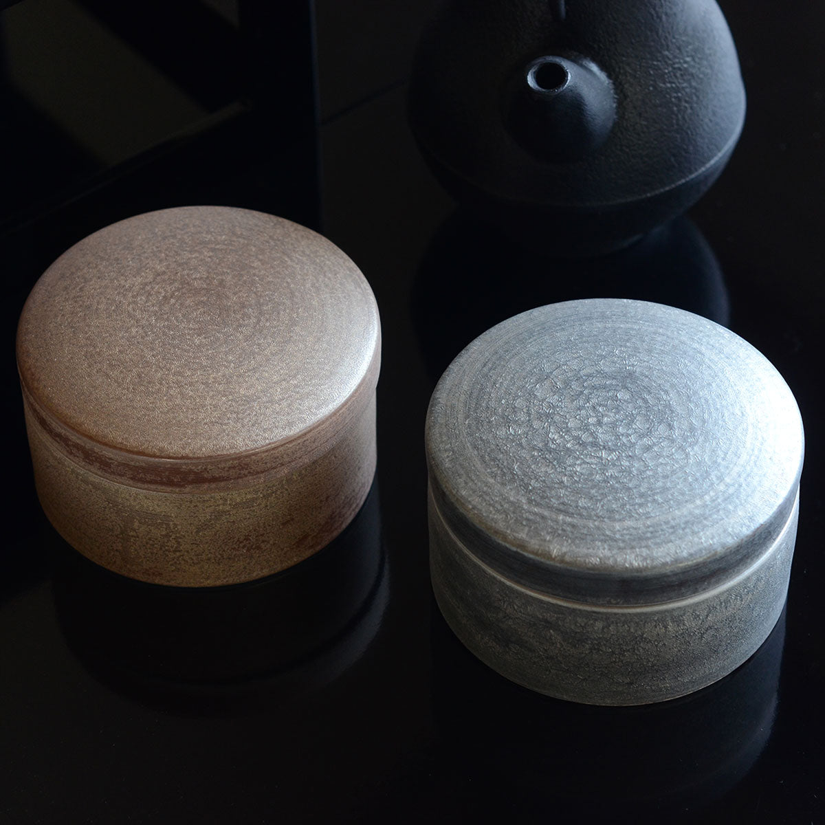【取り寄せ商品】崇雪 蓋物 2色 【有田焼】