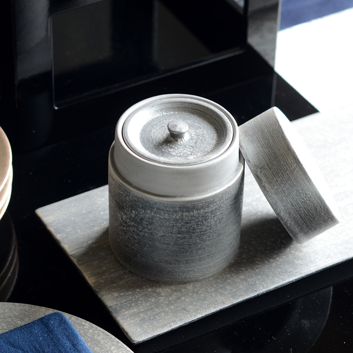 【取り寄せ商品】崇雪 茶筒 2色 【有田焼】
