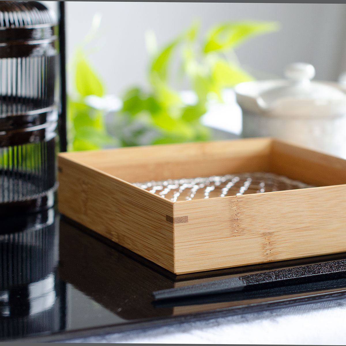【取り寄せ商品】用美 YOUBI 竹・天ぷら盛皿(ステンレス目皿付) 正角5寸 クリアー 18270
