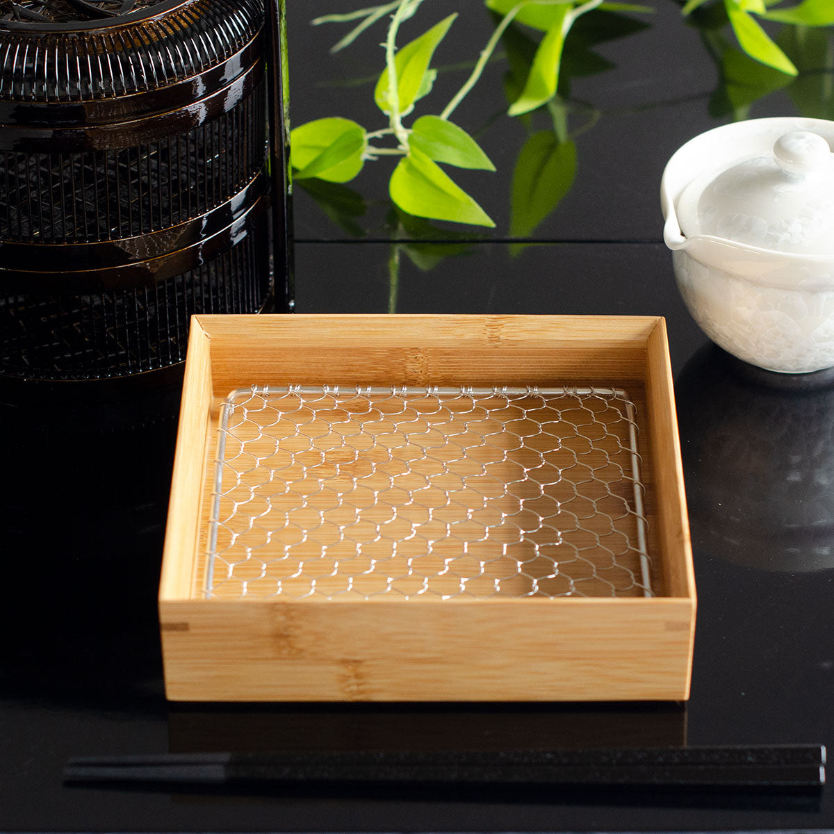 【取り寄せ商品】用美 YOUBI 竹・天ぷら盛皿(ステンレス目皿付) 正角5寸 クリアー 18270