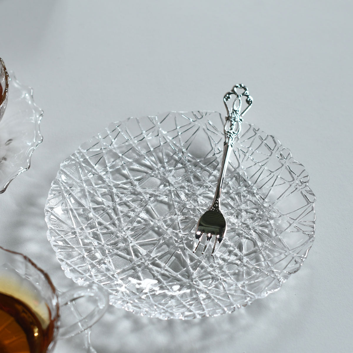 レリーフ模様のガラスプレート 中皿 15cm 3柄