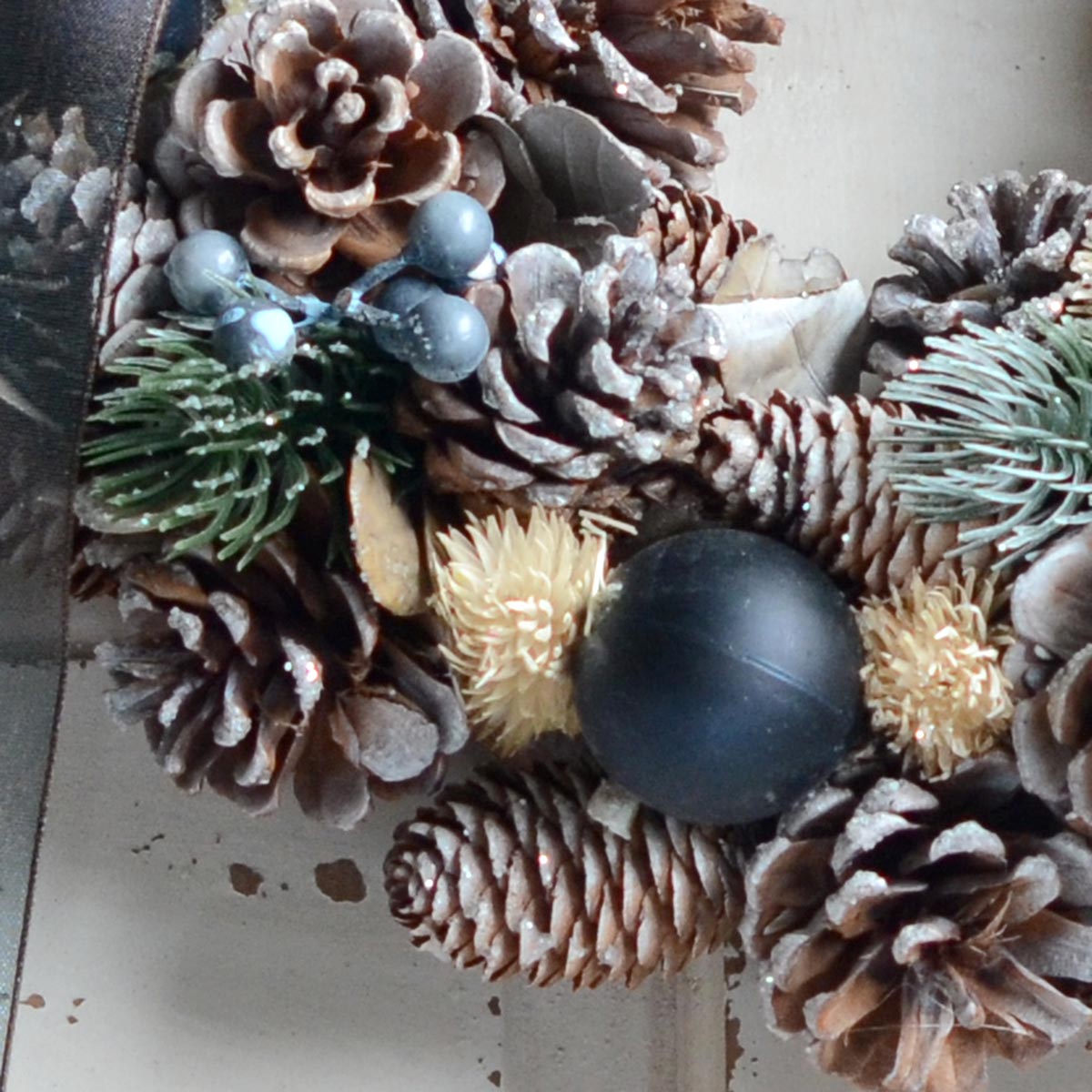 リボンリース ホワイトパイン＆ネイビーボール 35cm r32m