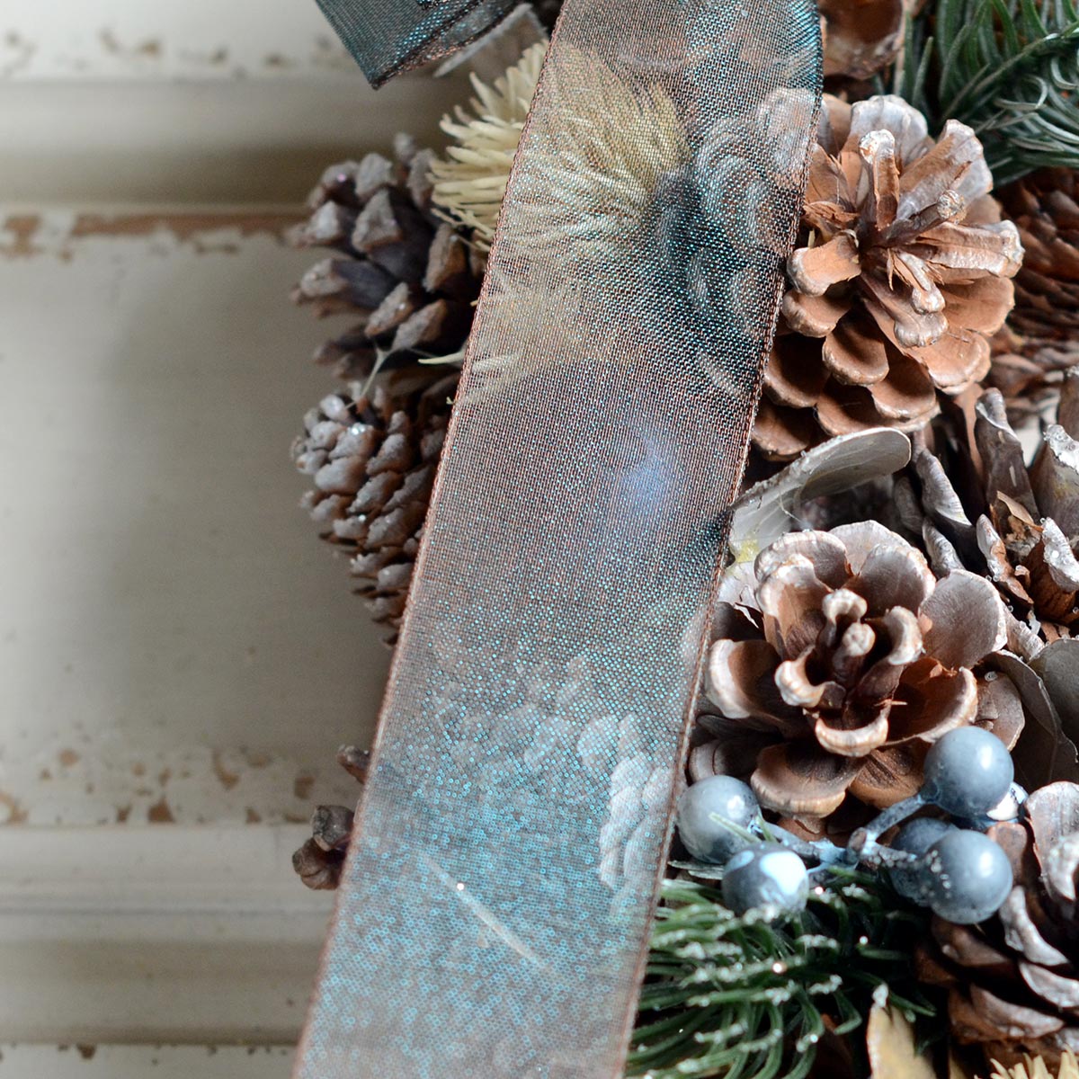 リボンリース ホワイトパイン＆ネイビーボール 35cm r32m