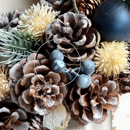 リボンリース ホワイトパイン＆ネイビーボール 35cm r32m