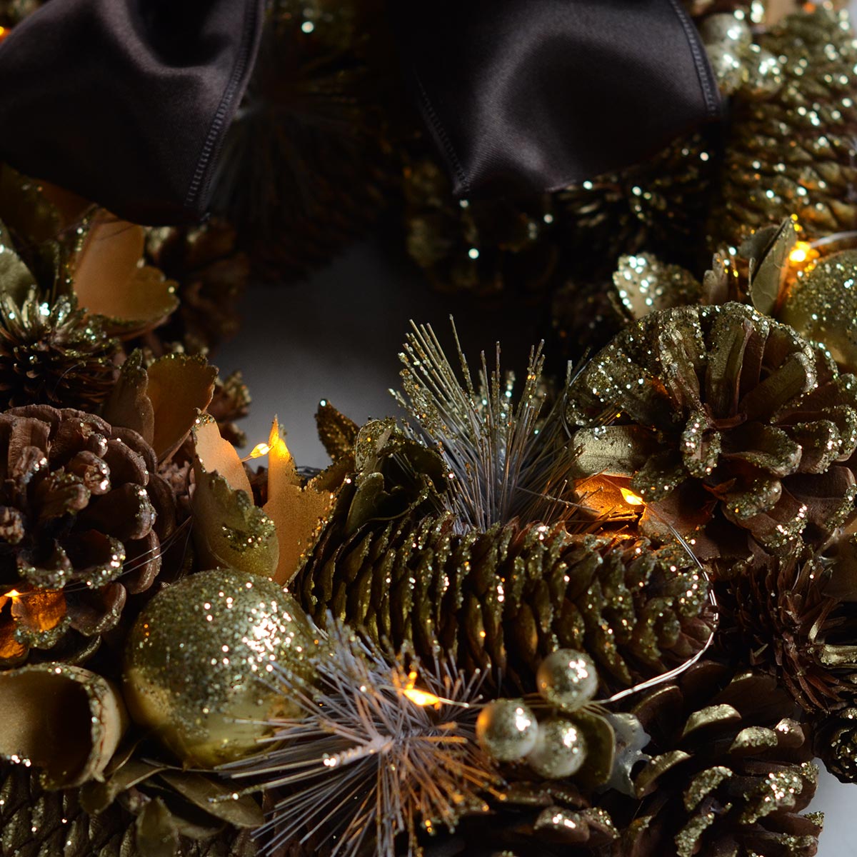 LEDリボンクリスマスリース ゴールドグリッター パイン＆ボール rl49m