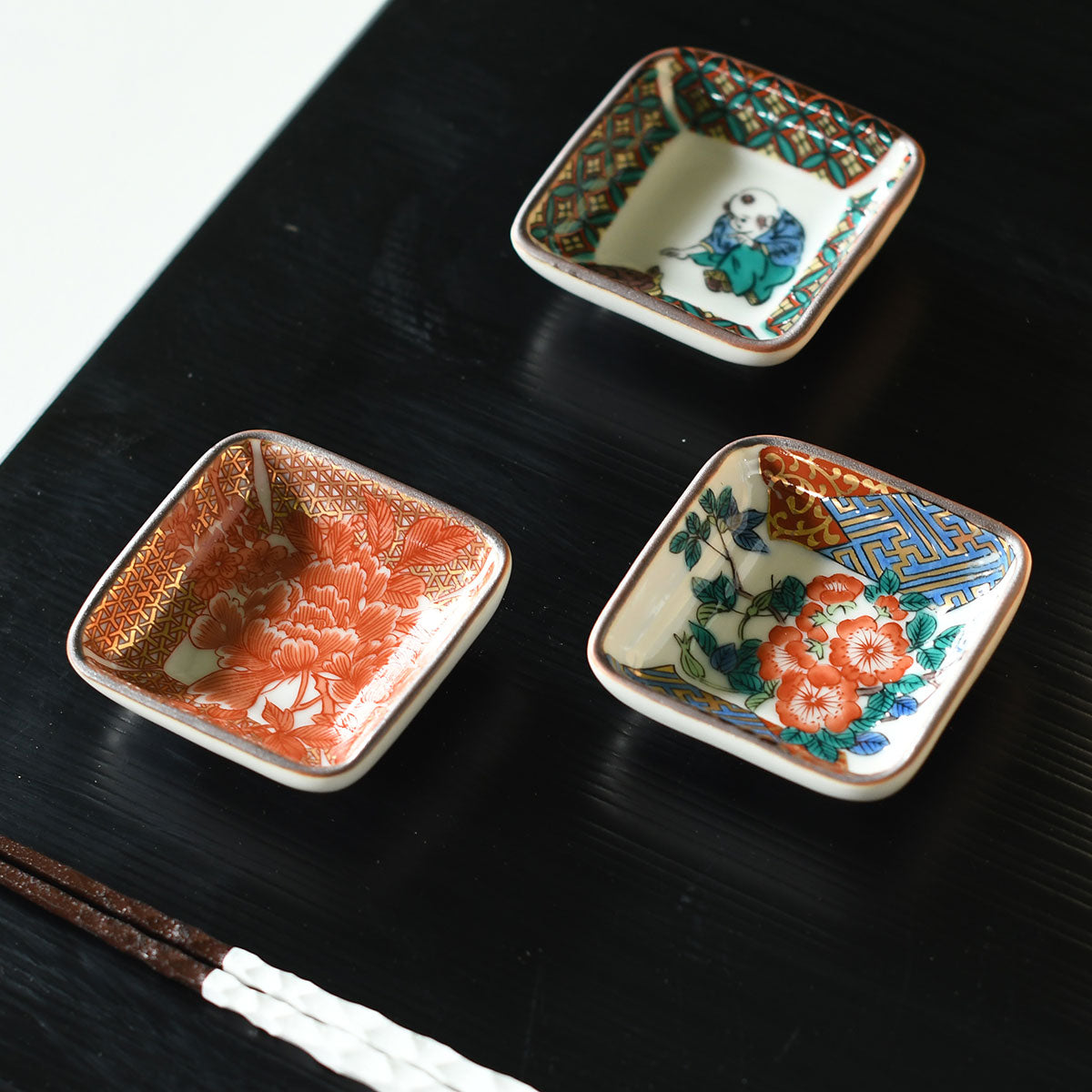 プチ小皿 歴代画 赤絵【日本製 九谷焼】