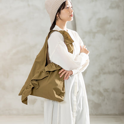 甘くなりすぎない大人のフリルバッグ 2色