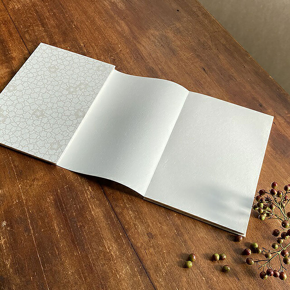 【クリックポスト便可】【メール便可】御朱印帳 梅日和 2色